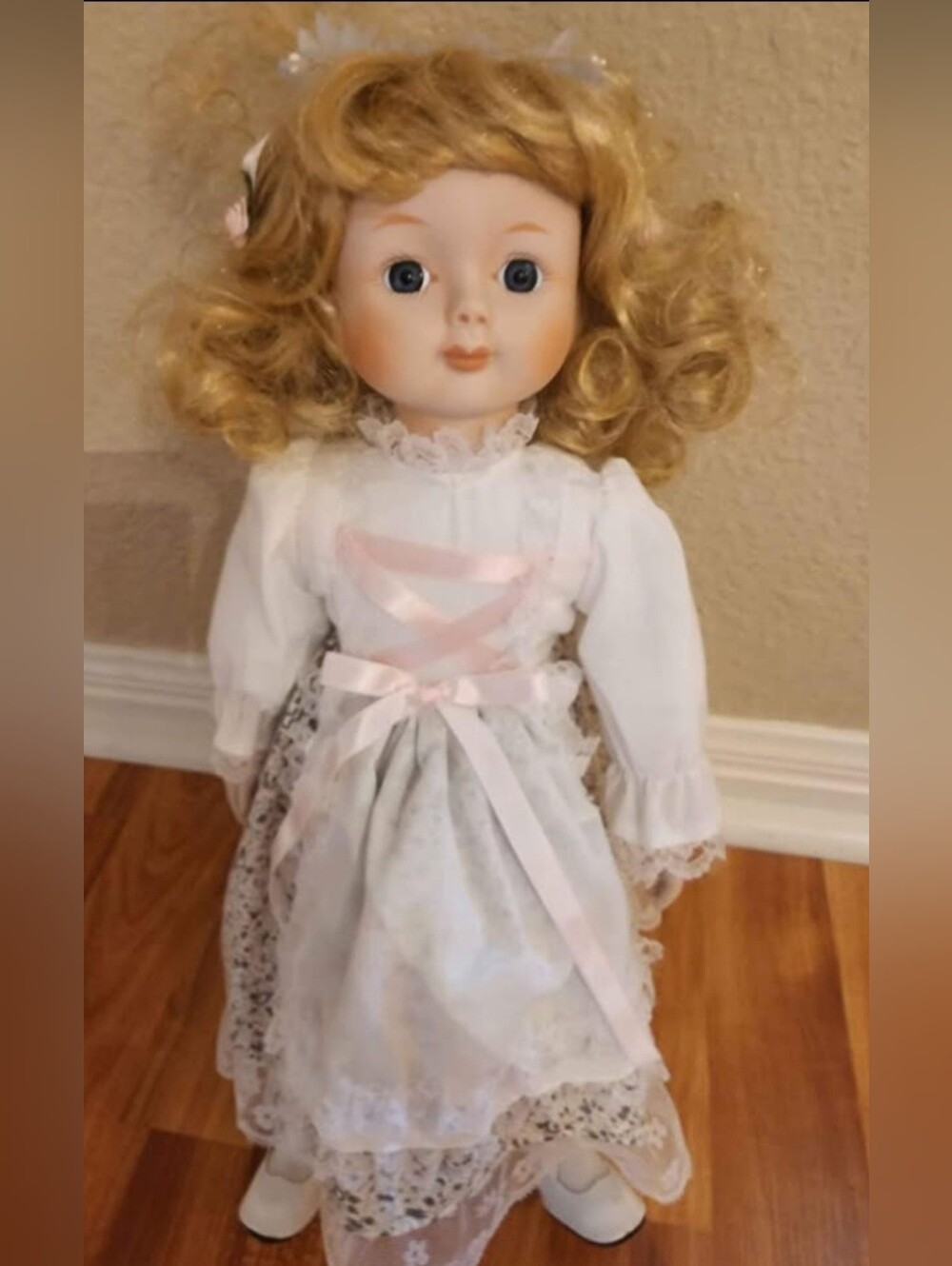 Vintage 16" Prairie Girl Porcelain Doll – White Pinafore & Floral Calico Dress
